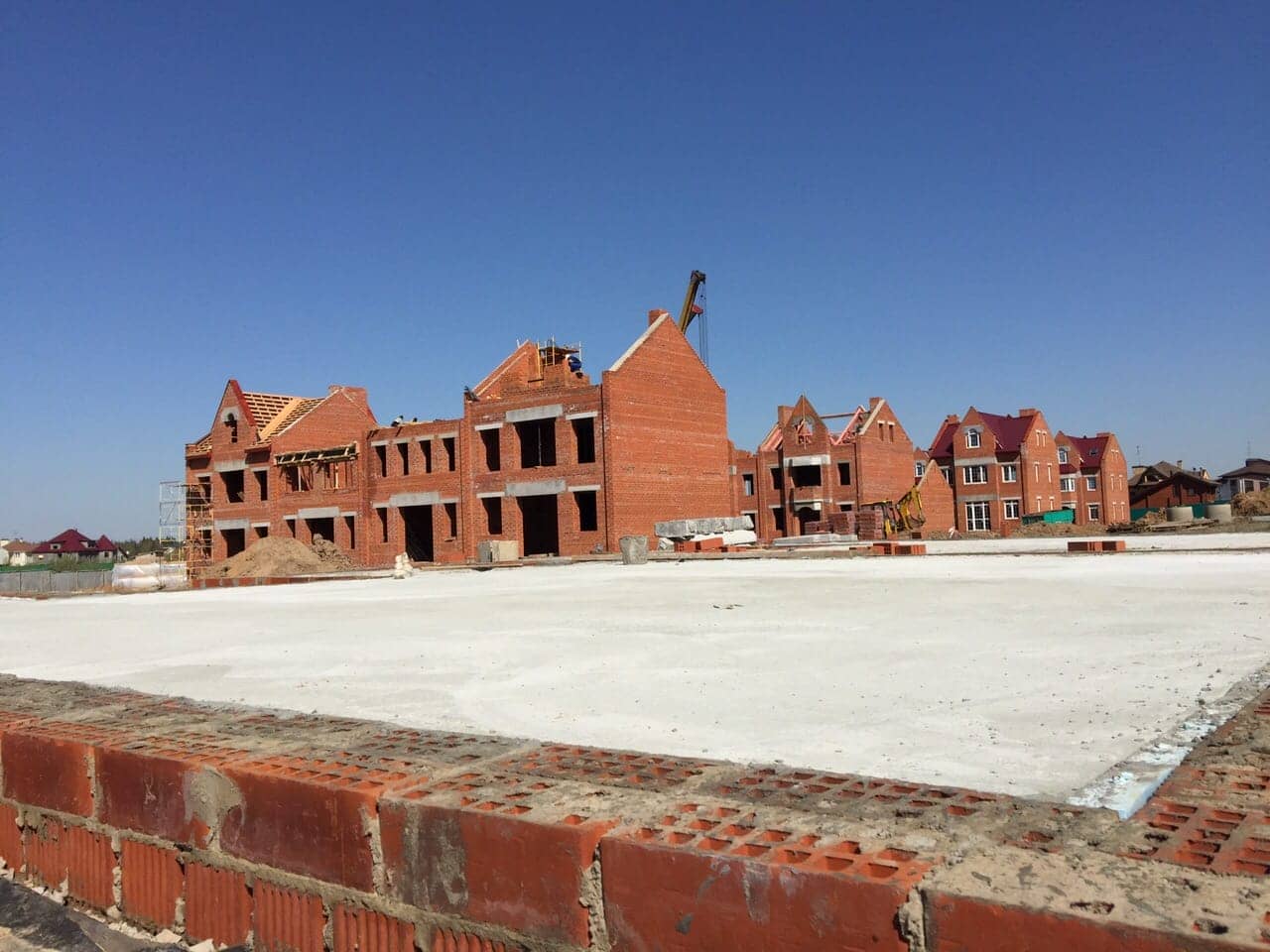 Фундамент нового дома поселок Британика май 2015